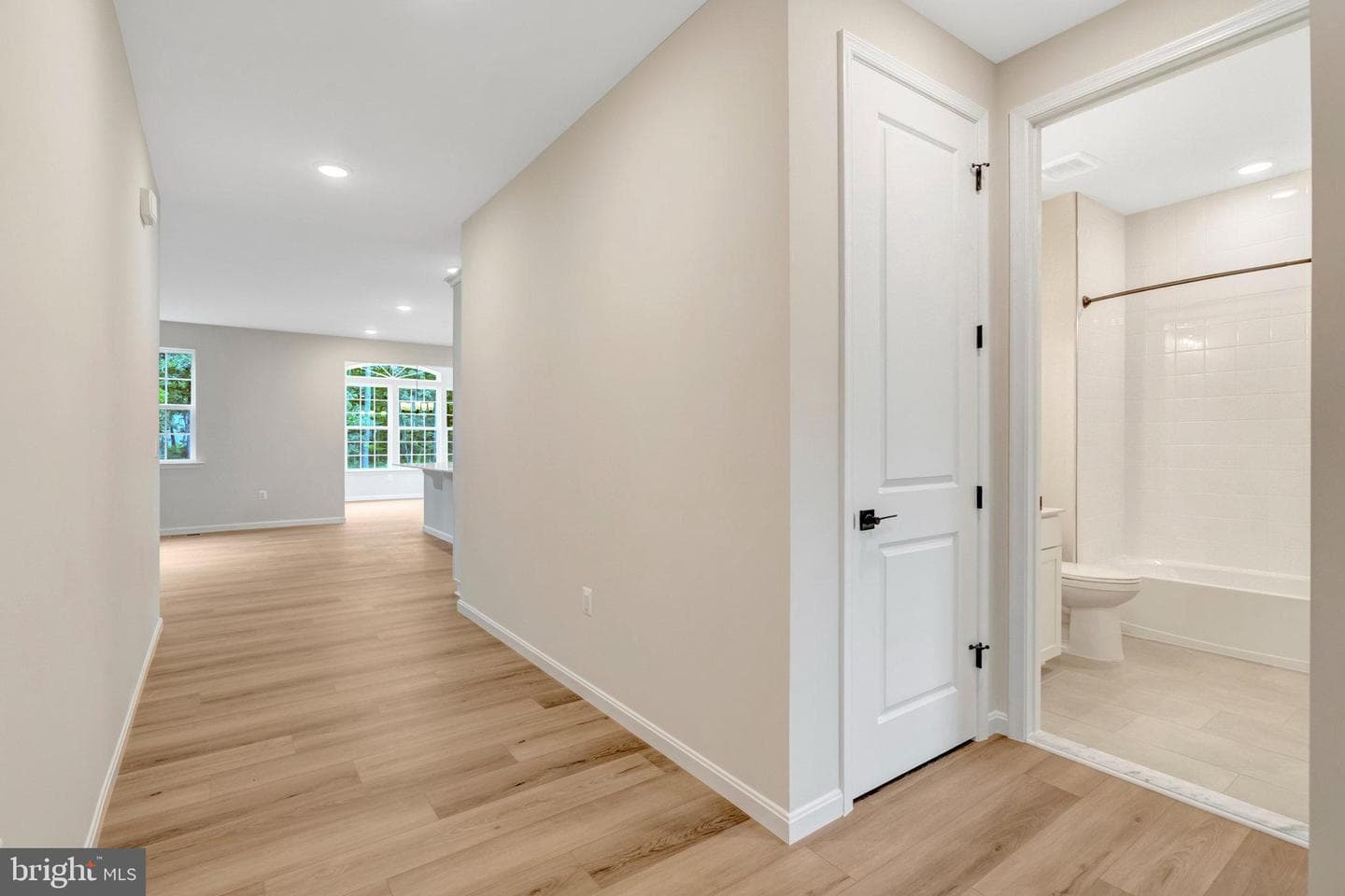 2080 Springvale Drive photo 4