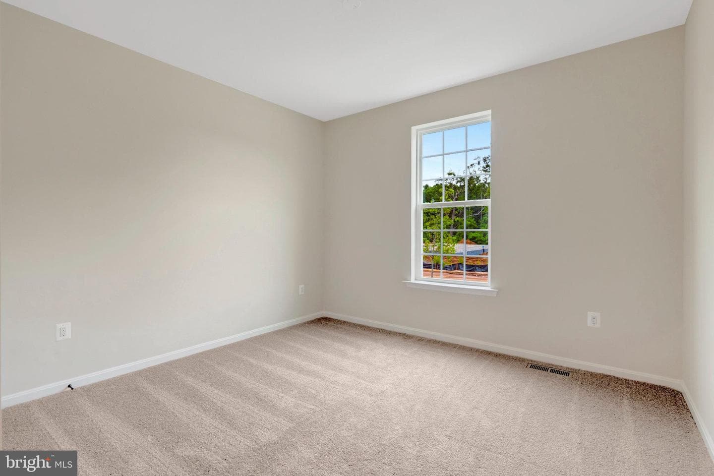2080 Springvale Drive photo 5