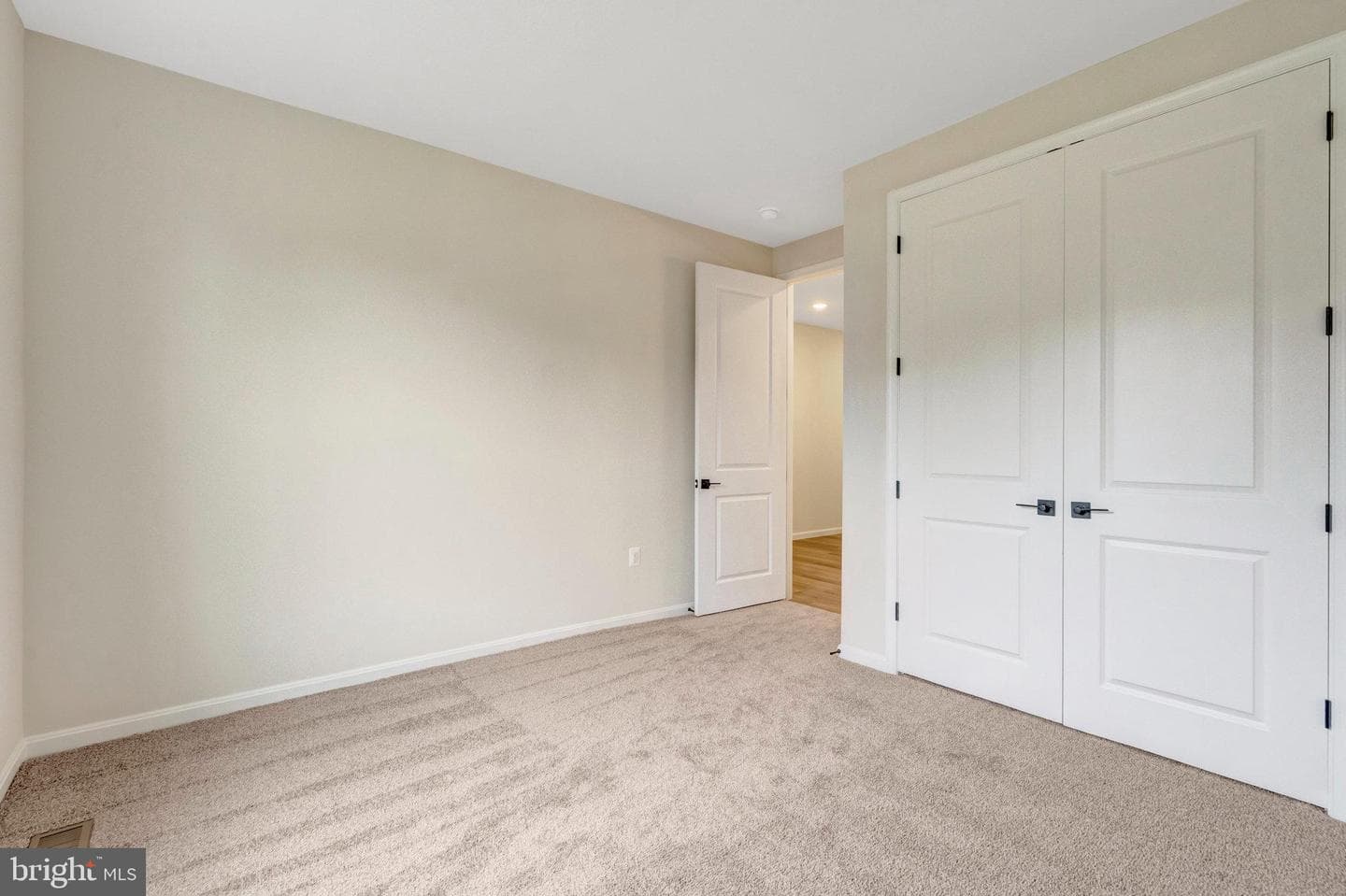 2080 Springvale Drive photo 6