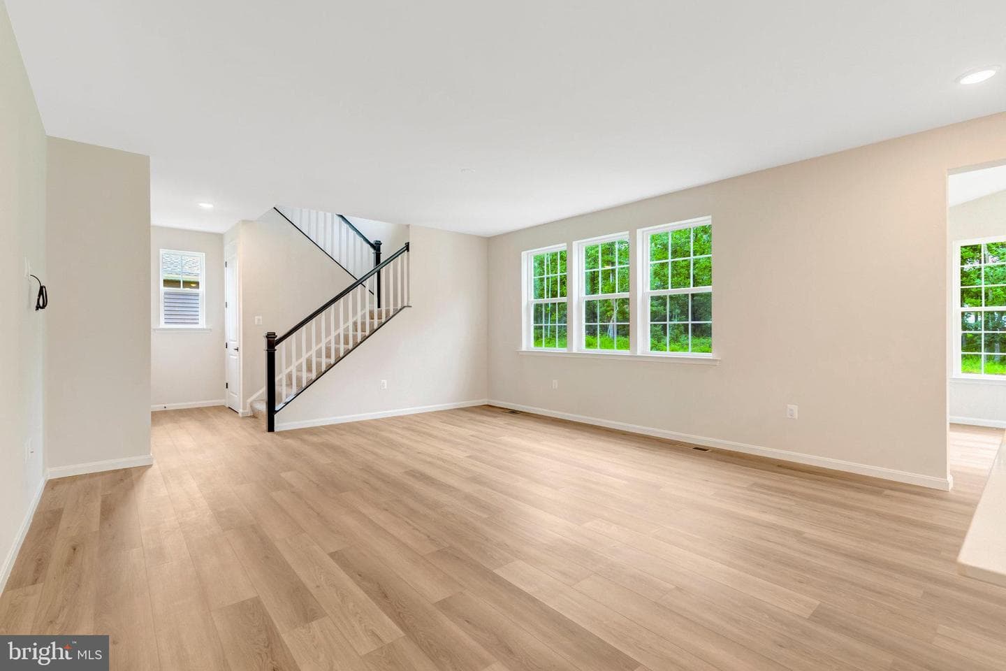 2080 Springvale Drive photo 9