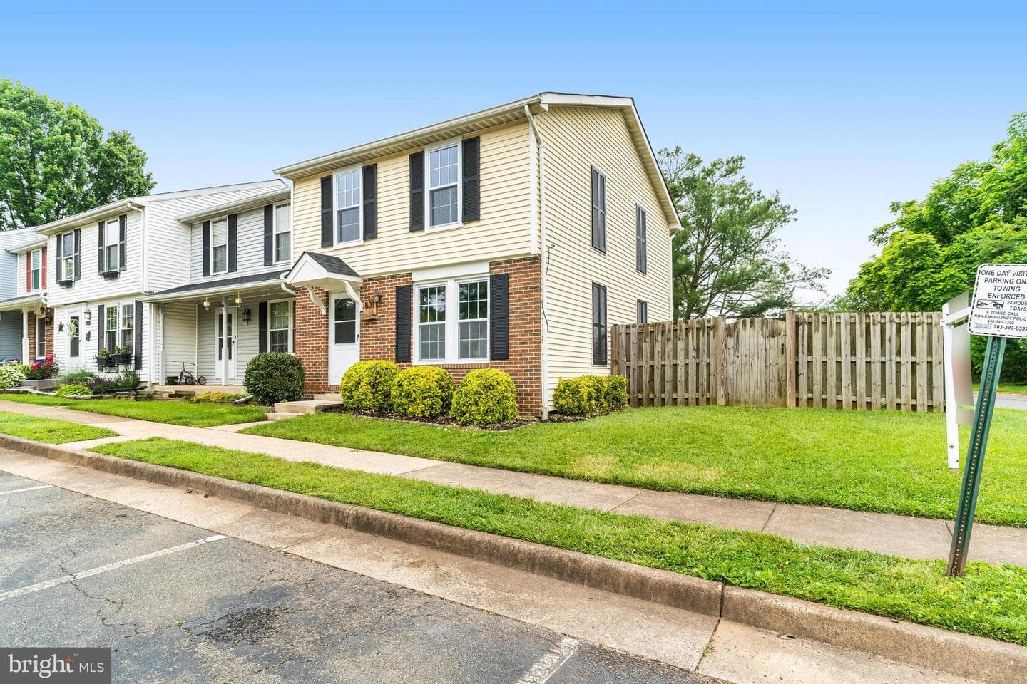 831 Oak Leaf Court photo 2