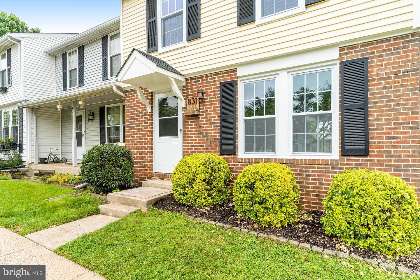 831 Oak Leaf Court photo 3
