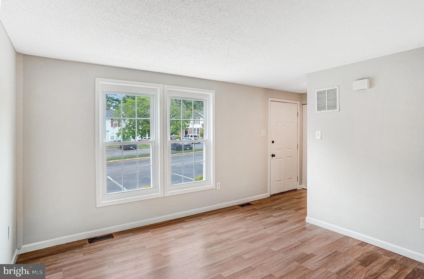 831 Oak Leaf Court photo 8