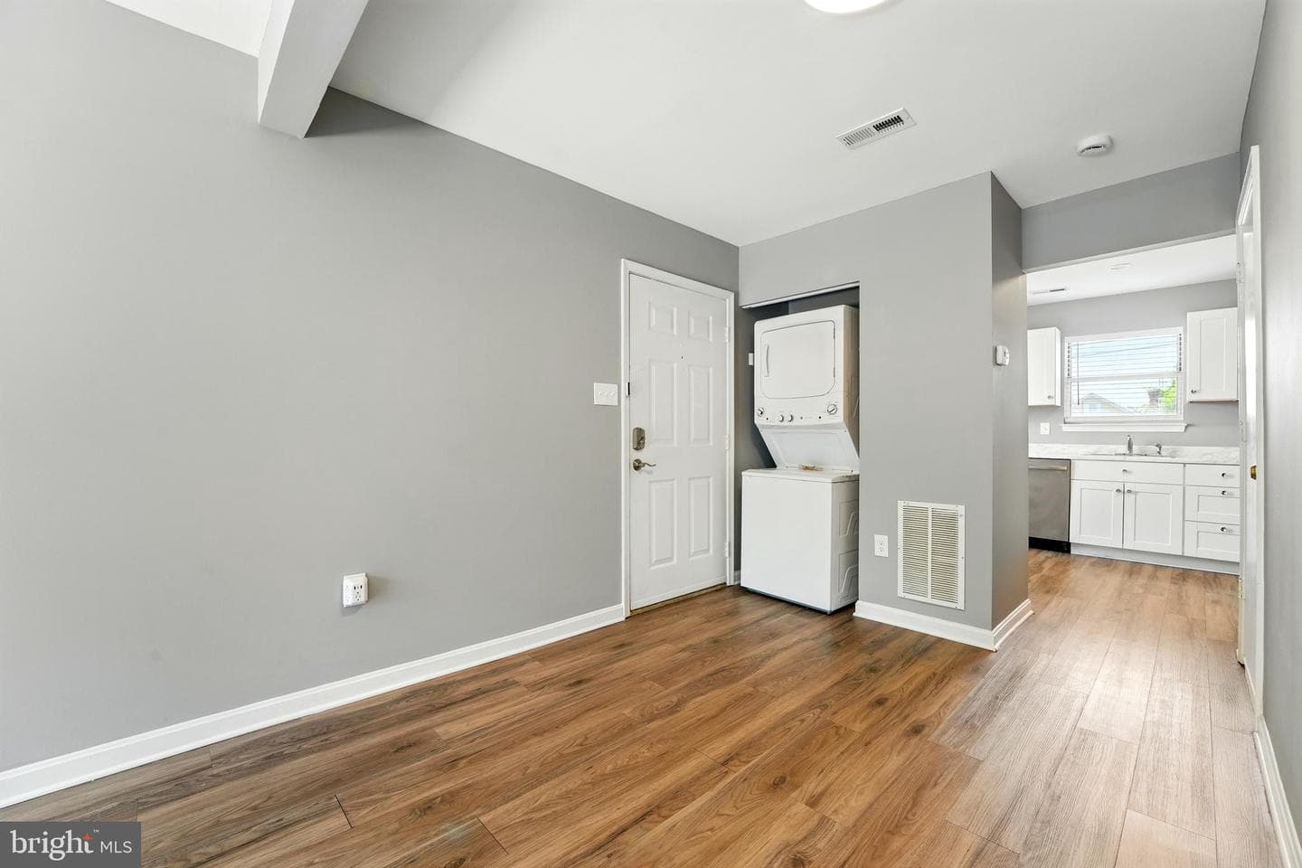 386 Falmouth Street photo 12