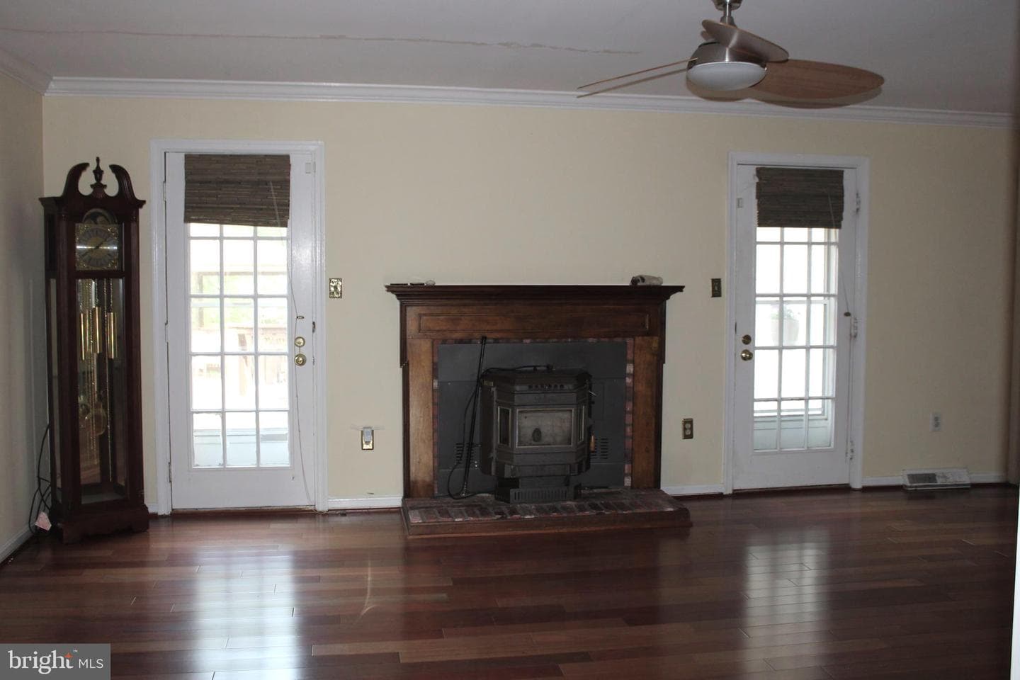7022 Stafford Street photo 5