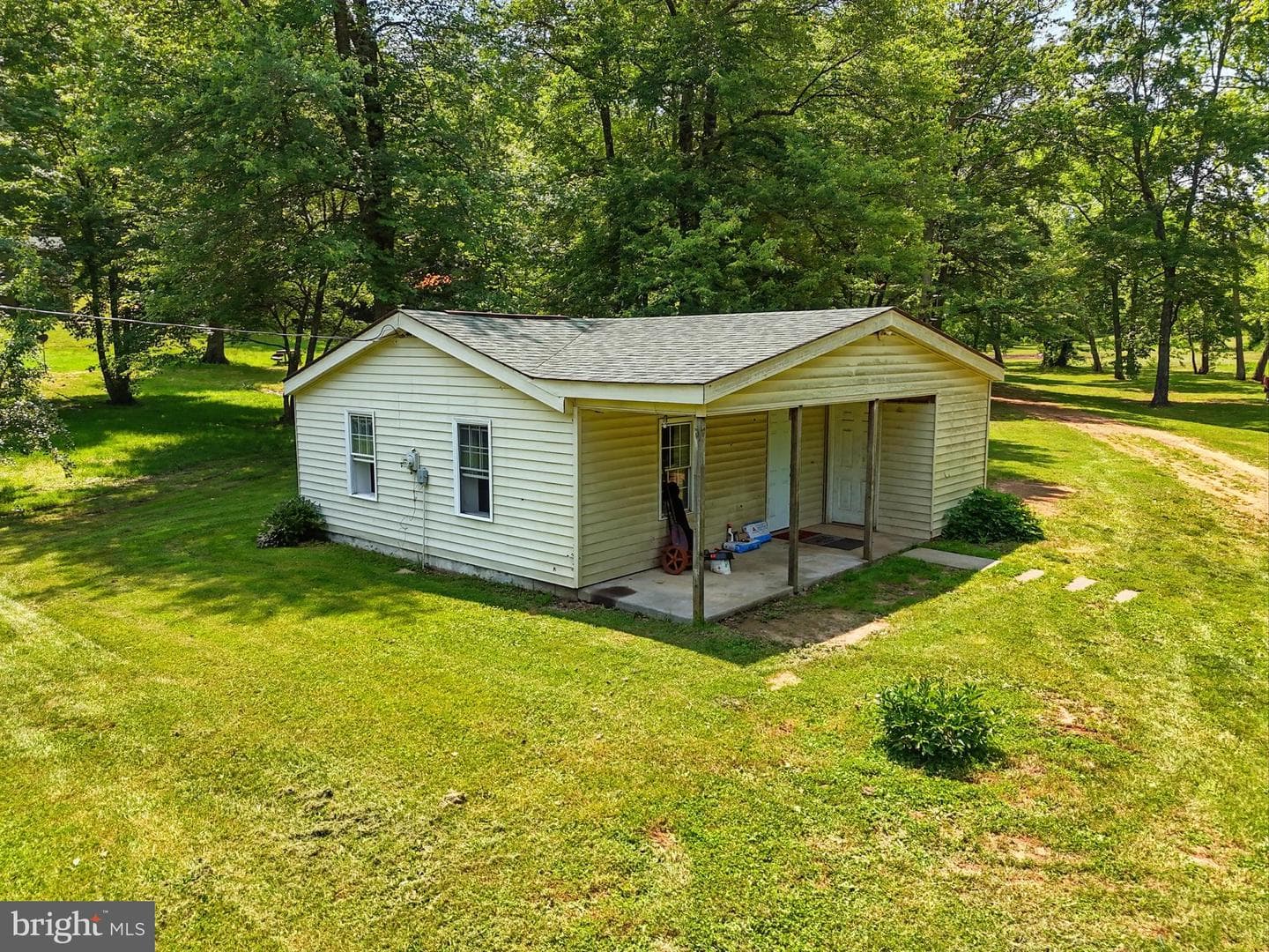 13057 John Marshall Highway photo 17