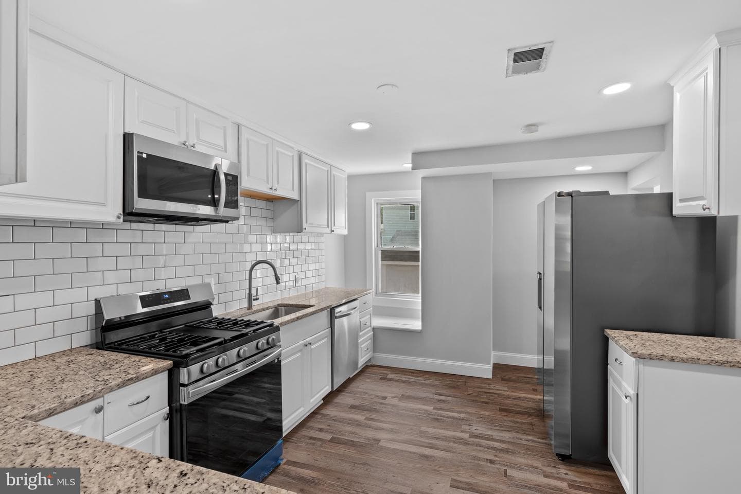 63 Madison Street photo 18