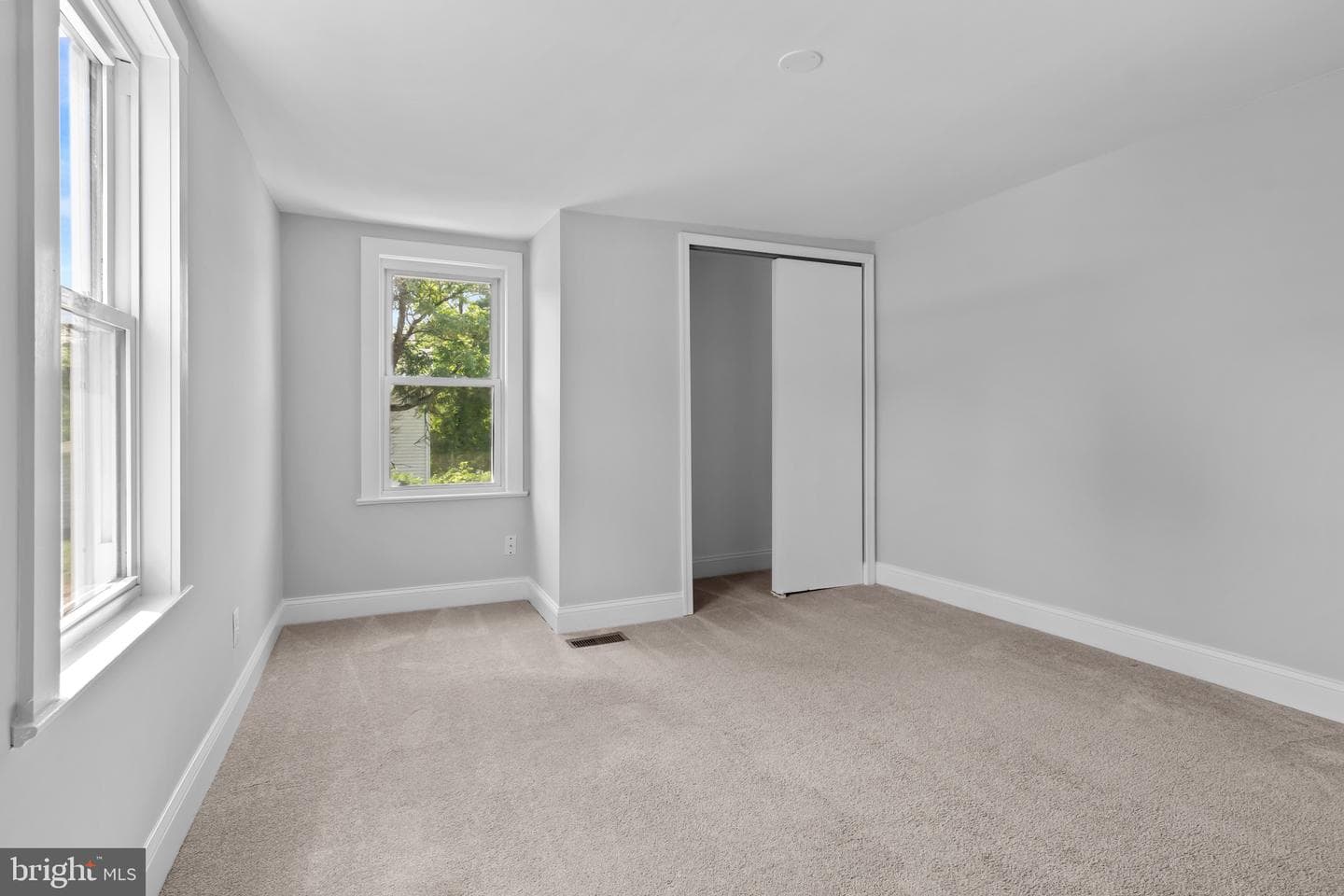 63 Madison Street photo 30