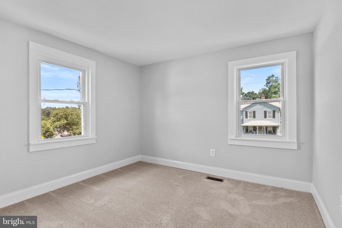 63 Madison Street photo 32