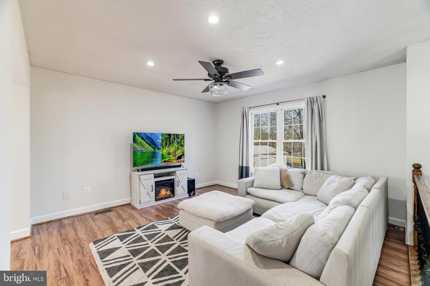 1597 Sheldon Lane photo 10