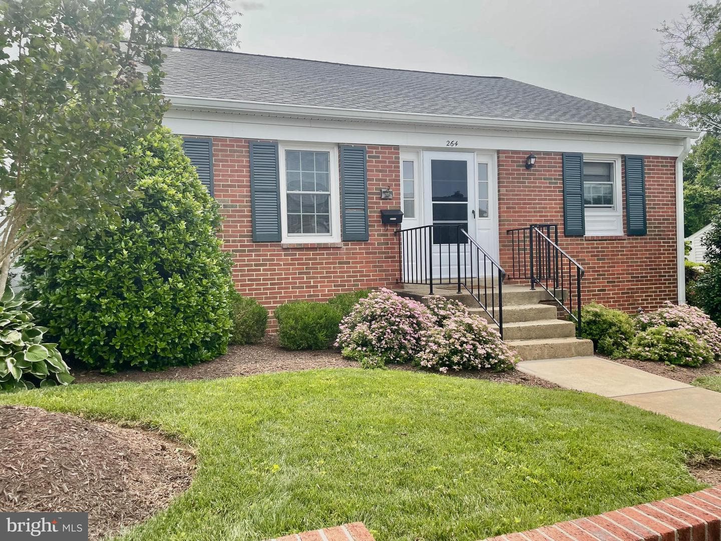264 Fairfield Drive photo 2