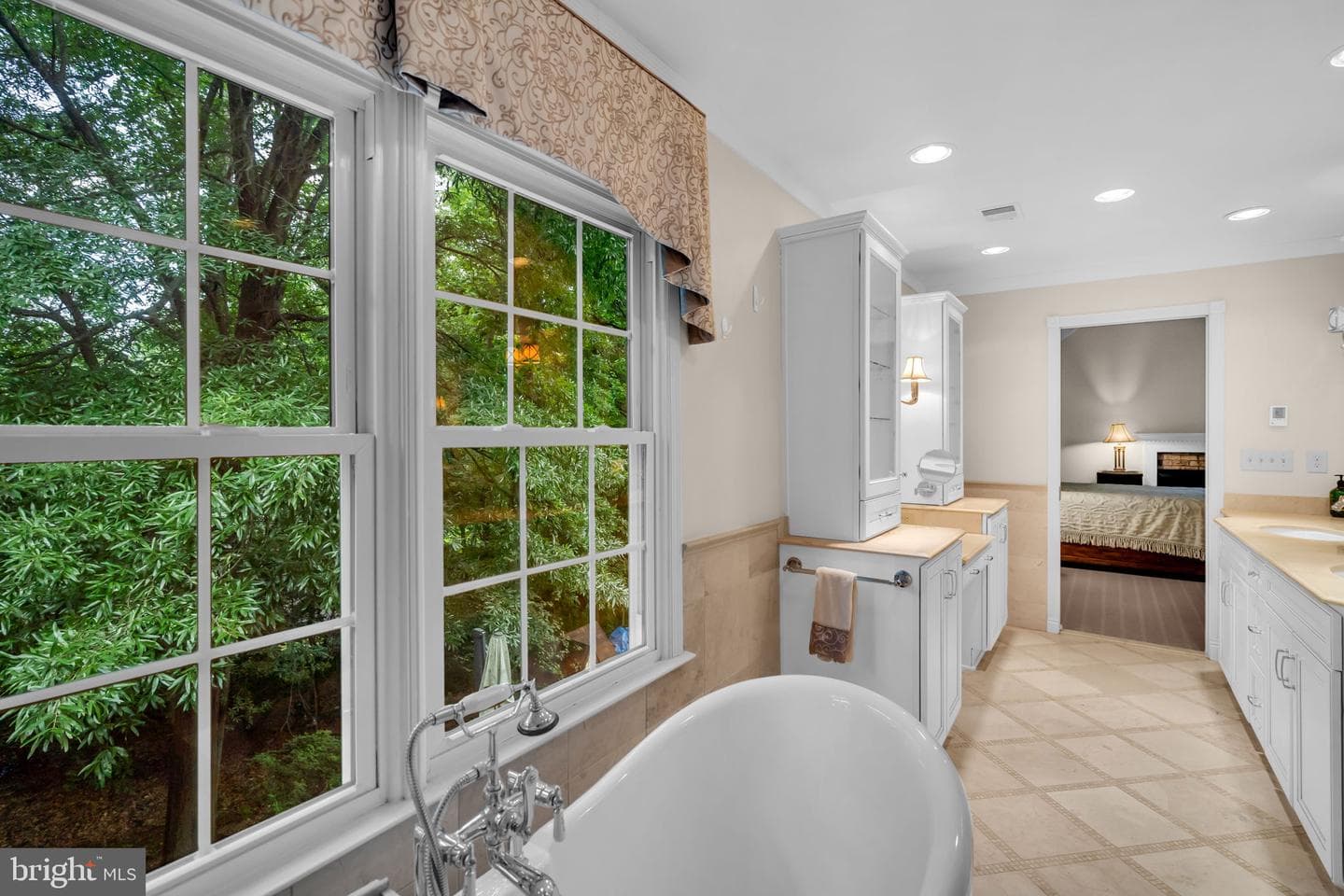 6886 Well House Drive photo 24