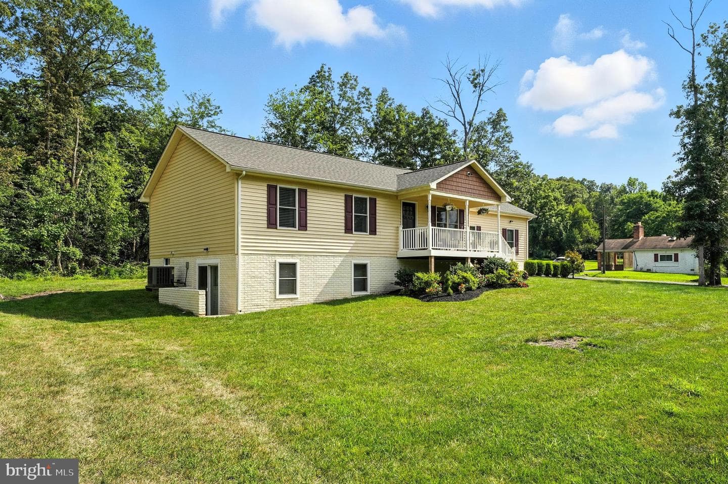 12253 Davis Road photo 2