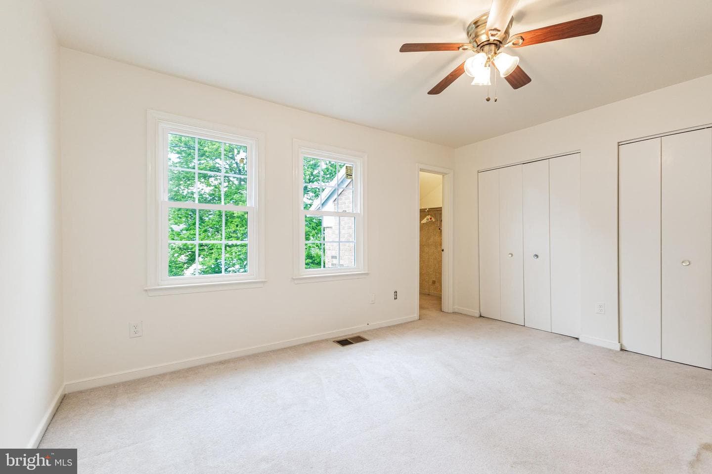 172 Leeds Court W photo 12