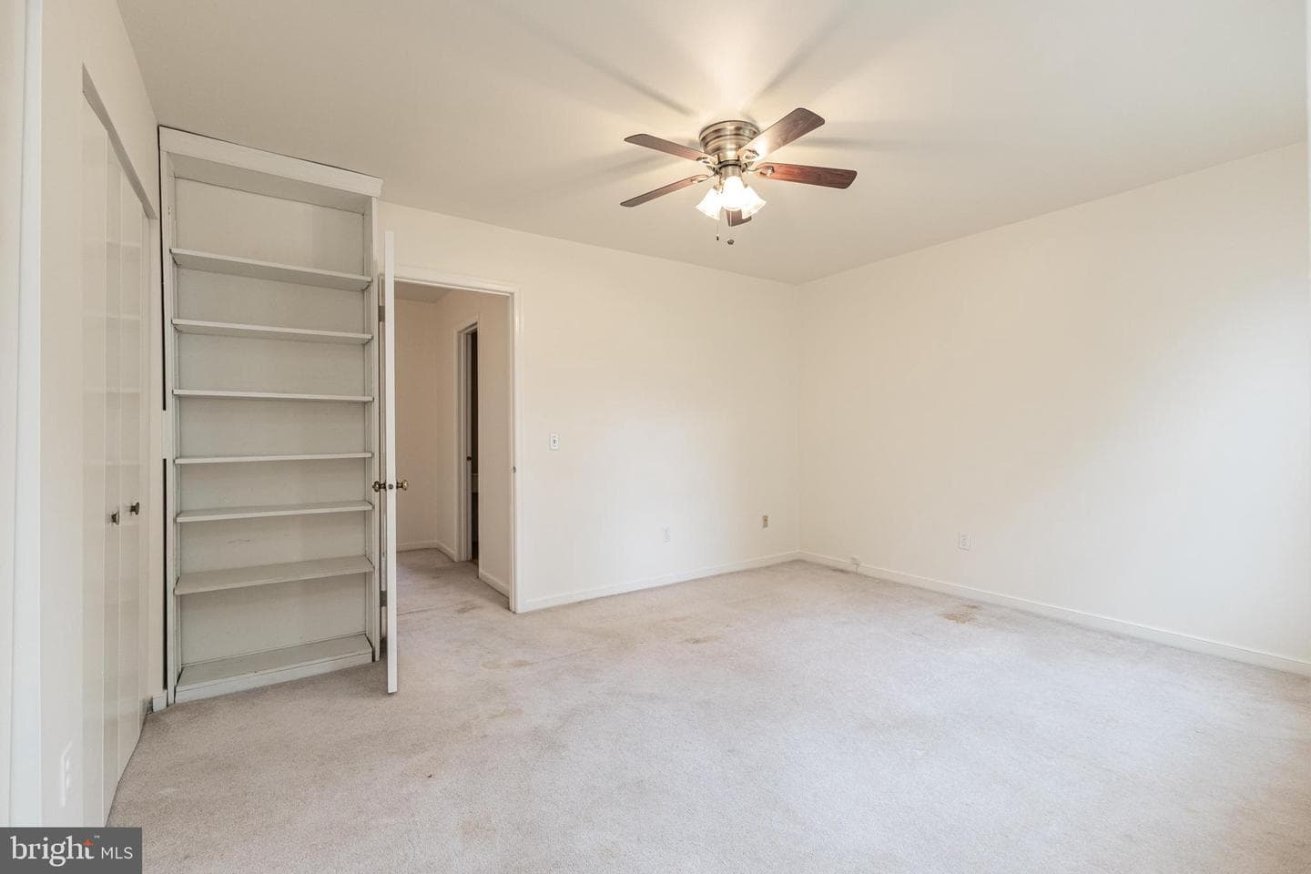 172 Leeds Court W photo 14
