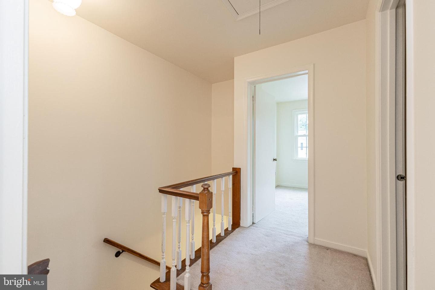 172 Leeds Court W photo 15
