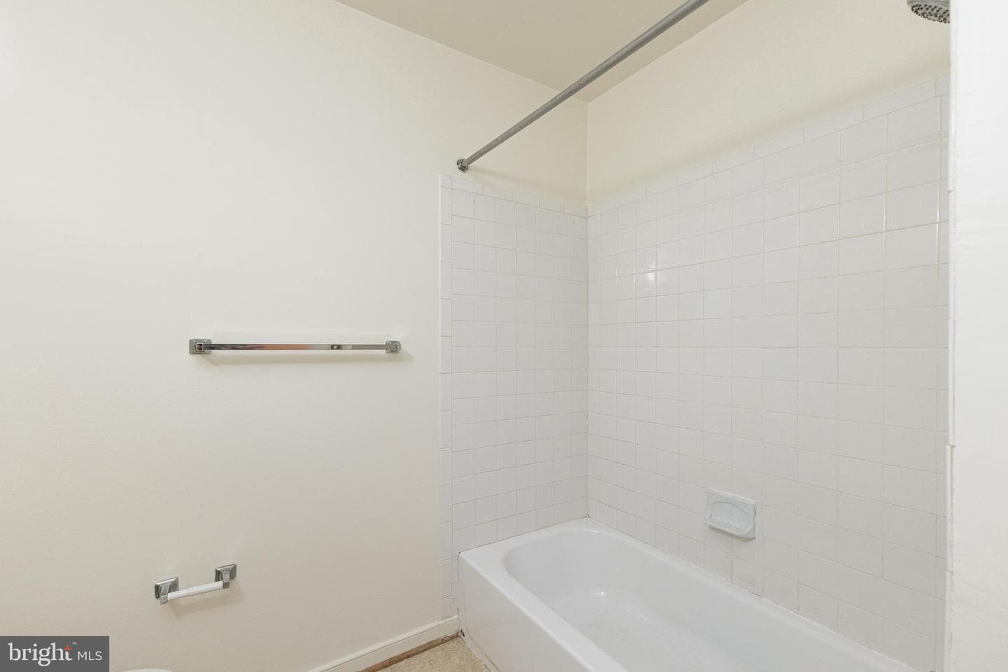 172 Leeds Court W photo 17