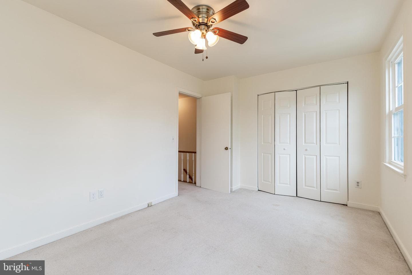 172 Leeds Court W photo 19