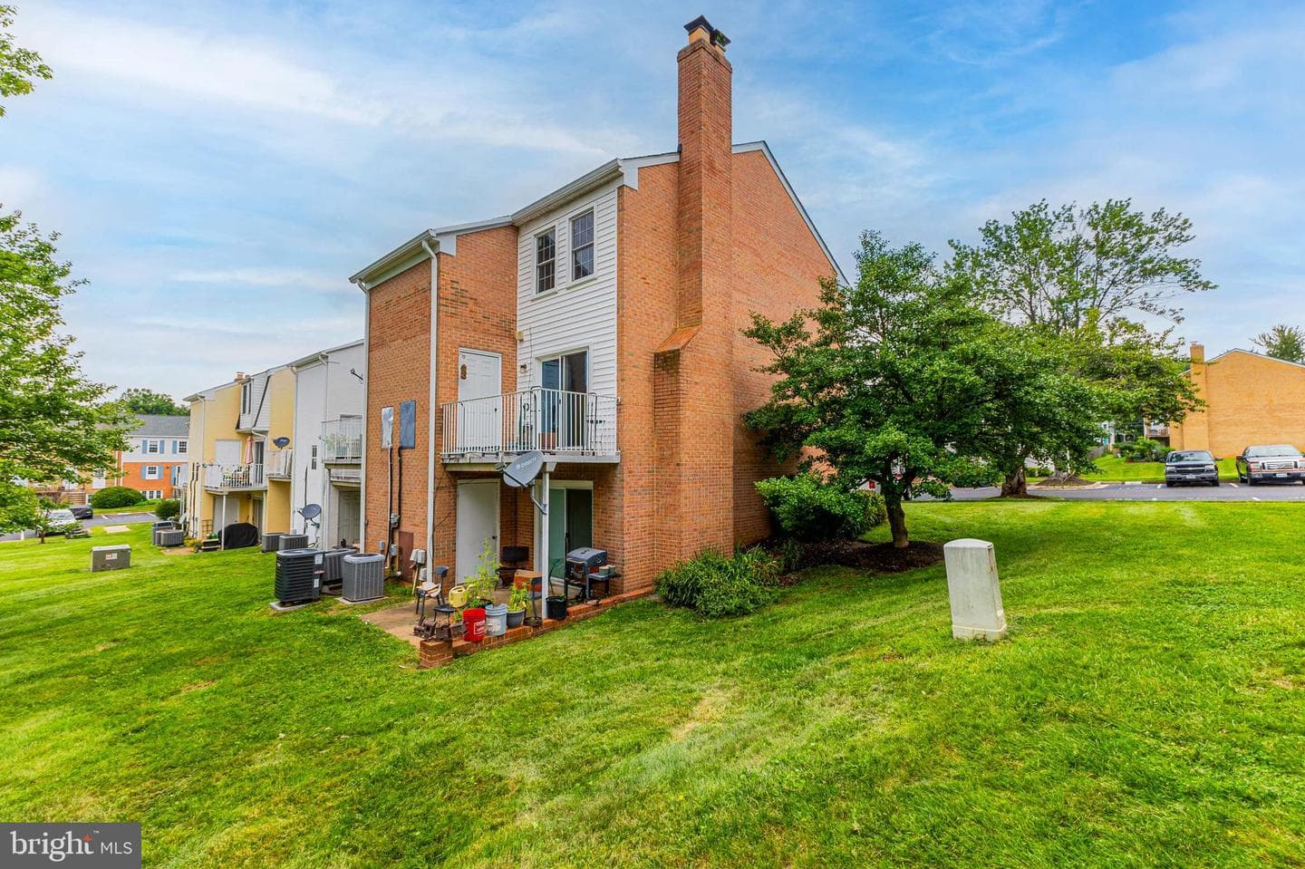 172 Leeds Court W photo 23