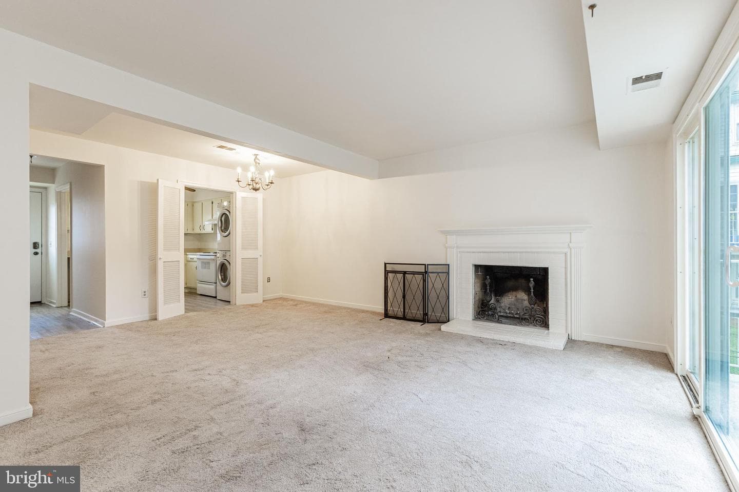 172 Leeds Court W photo 7