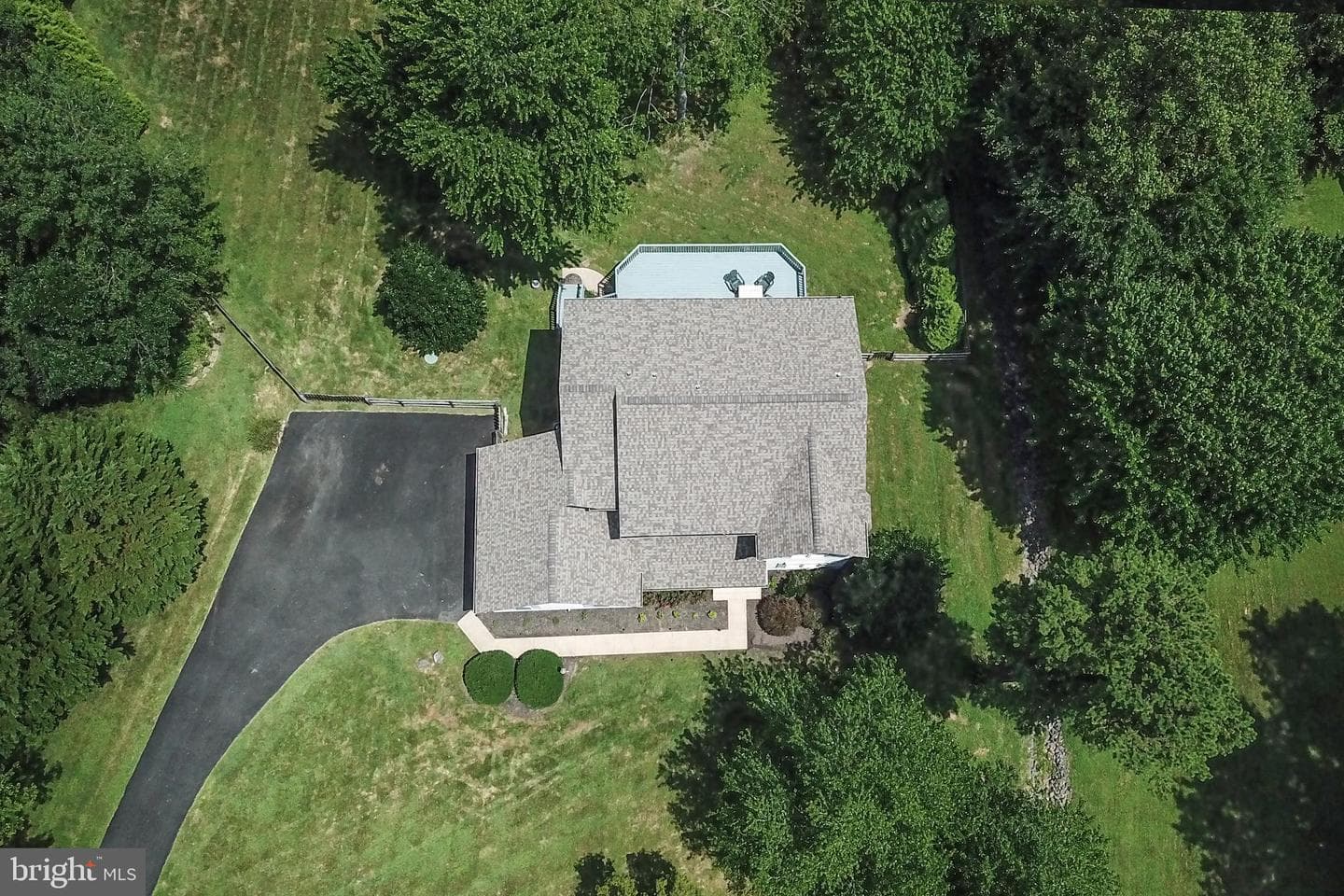 7413 Whisperwood Drive photo 9