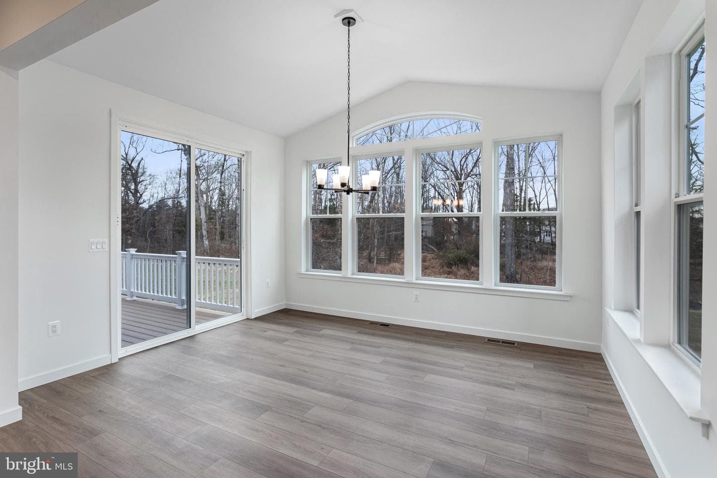 2083 Springvale Drive photo 12