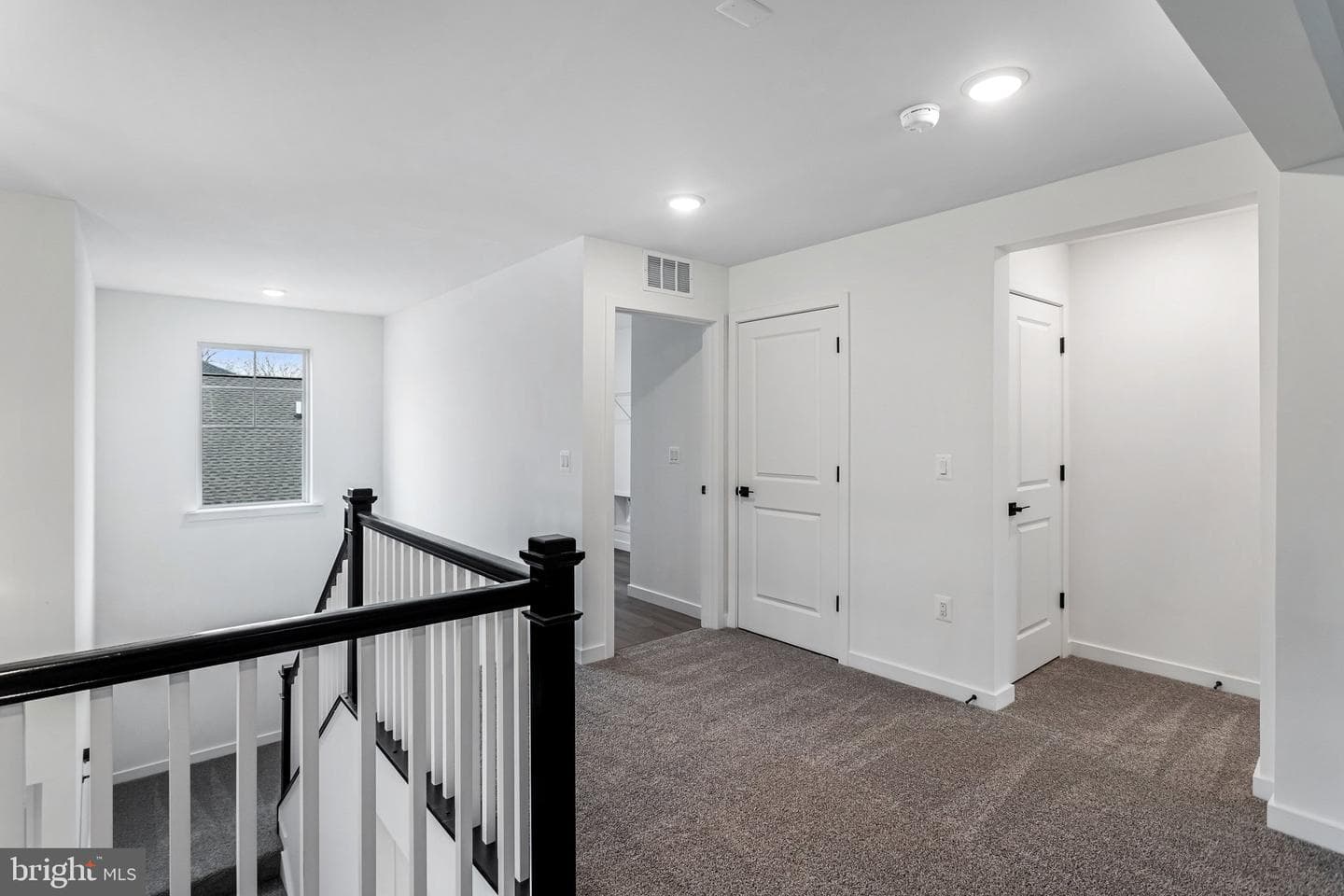 2083 Springvale Drive photo 18