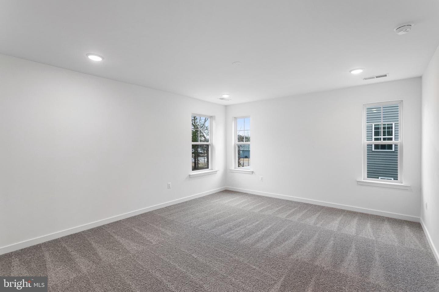 2083 Springvale Drive photo 20