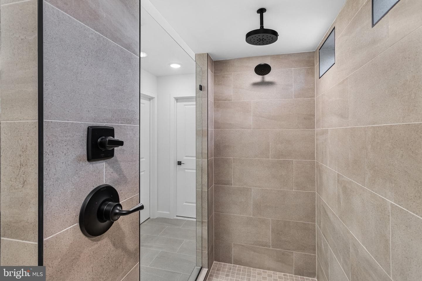 2083 Springvale Drive photo 23