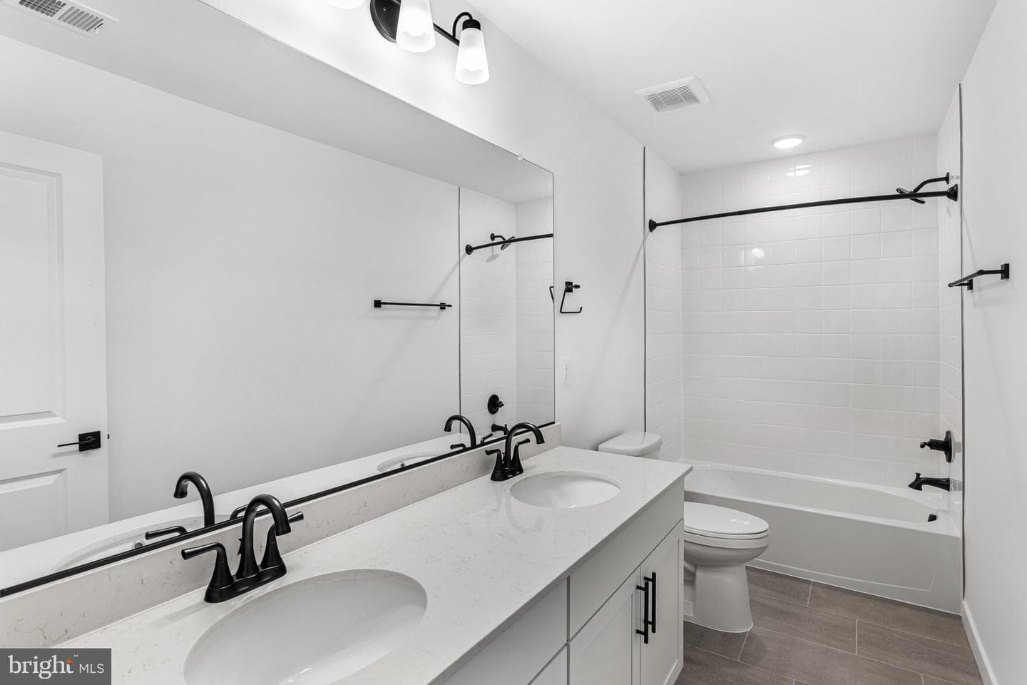 2083 Springvale Drive photo 28