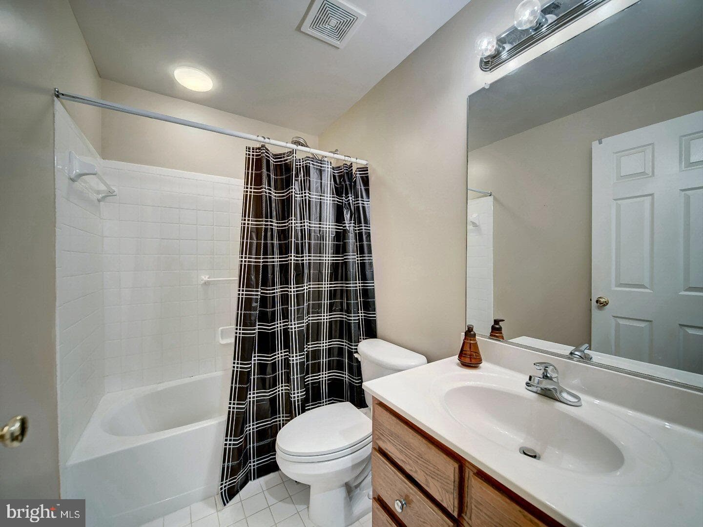 589 Pineview Court photo 33