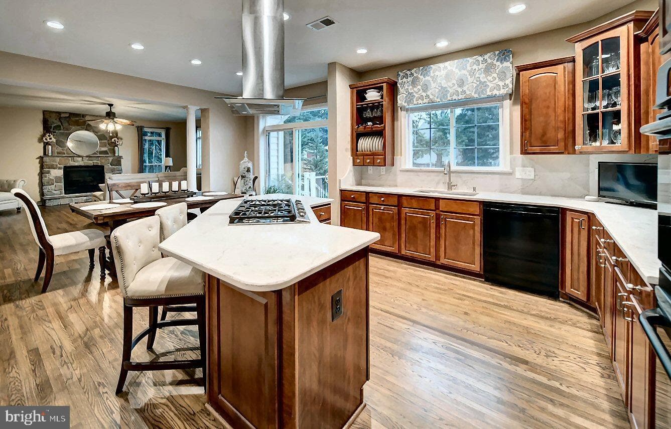 589 Pineview Court photo 6