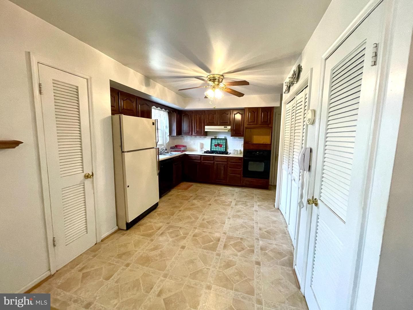 351 Chappell Street photo 18