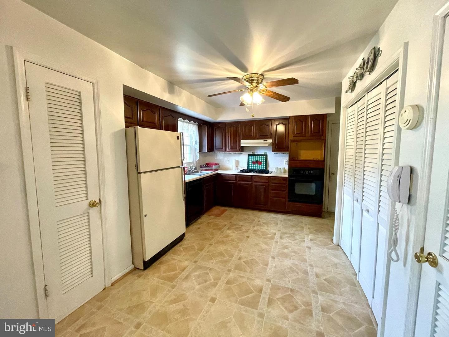 351 Chappell Street photo 20