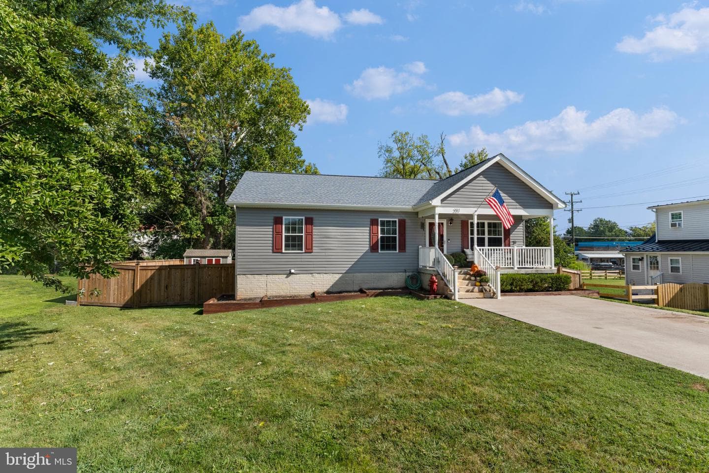 221 Linden Street photo 4