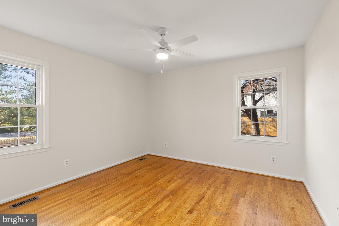 562 Tiffany Court photo 17