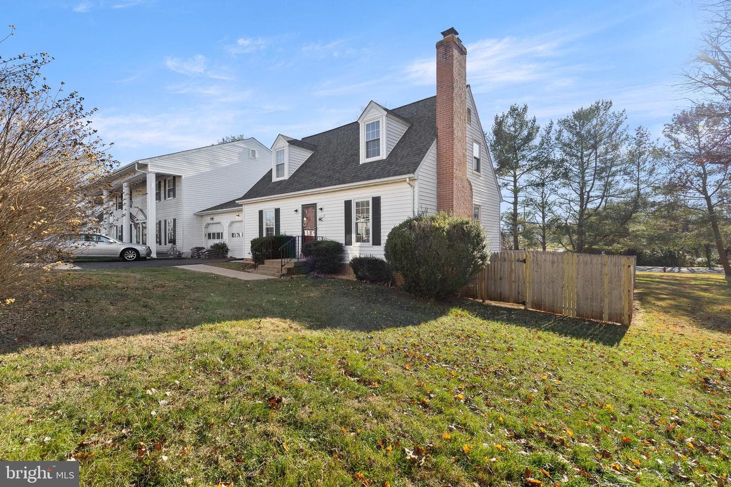562 Tiffany Court photo 2