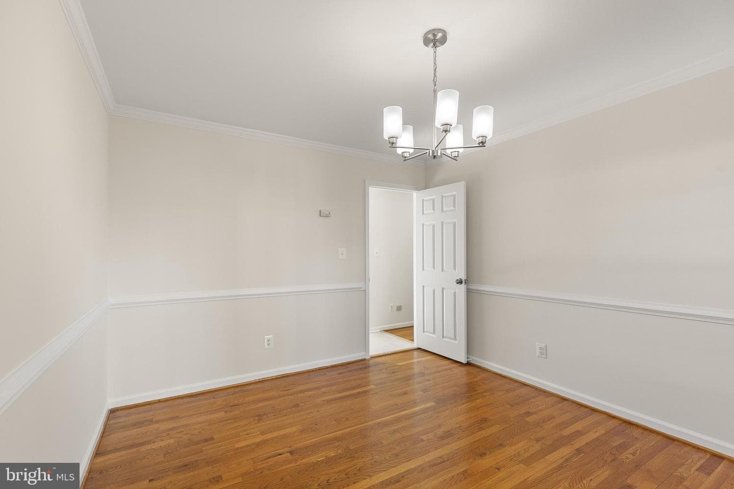 562 Tiffany Court photo 20
