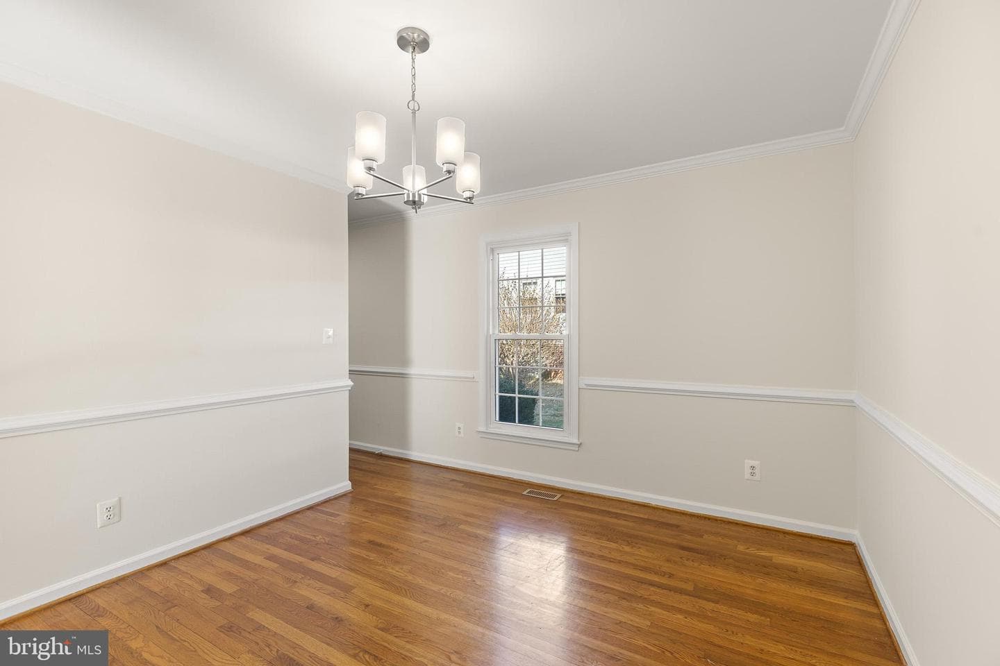 562 Tiffany Court photo 21