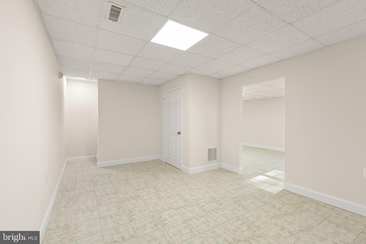 562 Tiffany Court photo 24