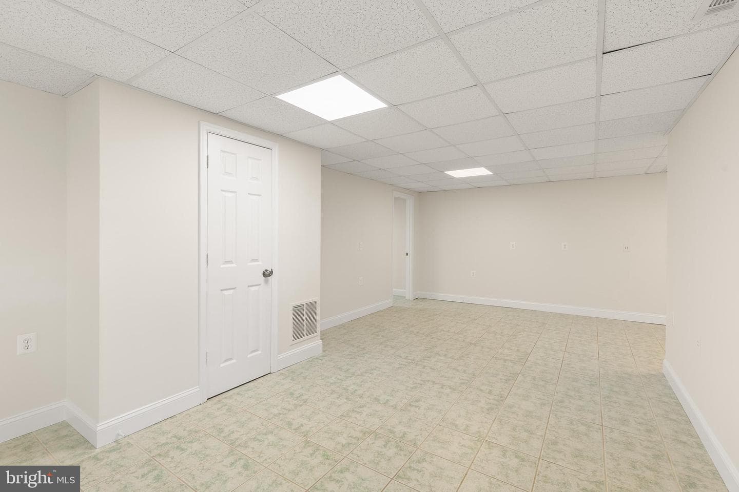 562 Tiffany Court photo 25