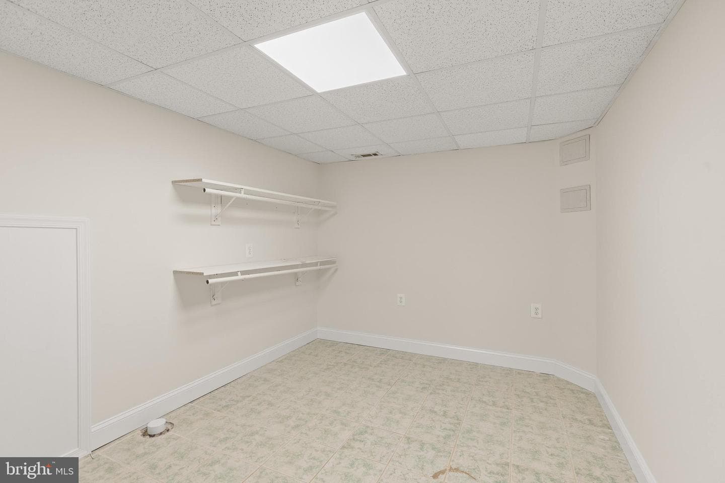 562 Tiffany Court photo 28
