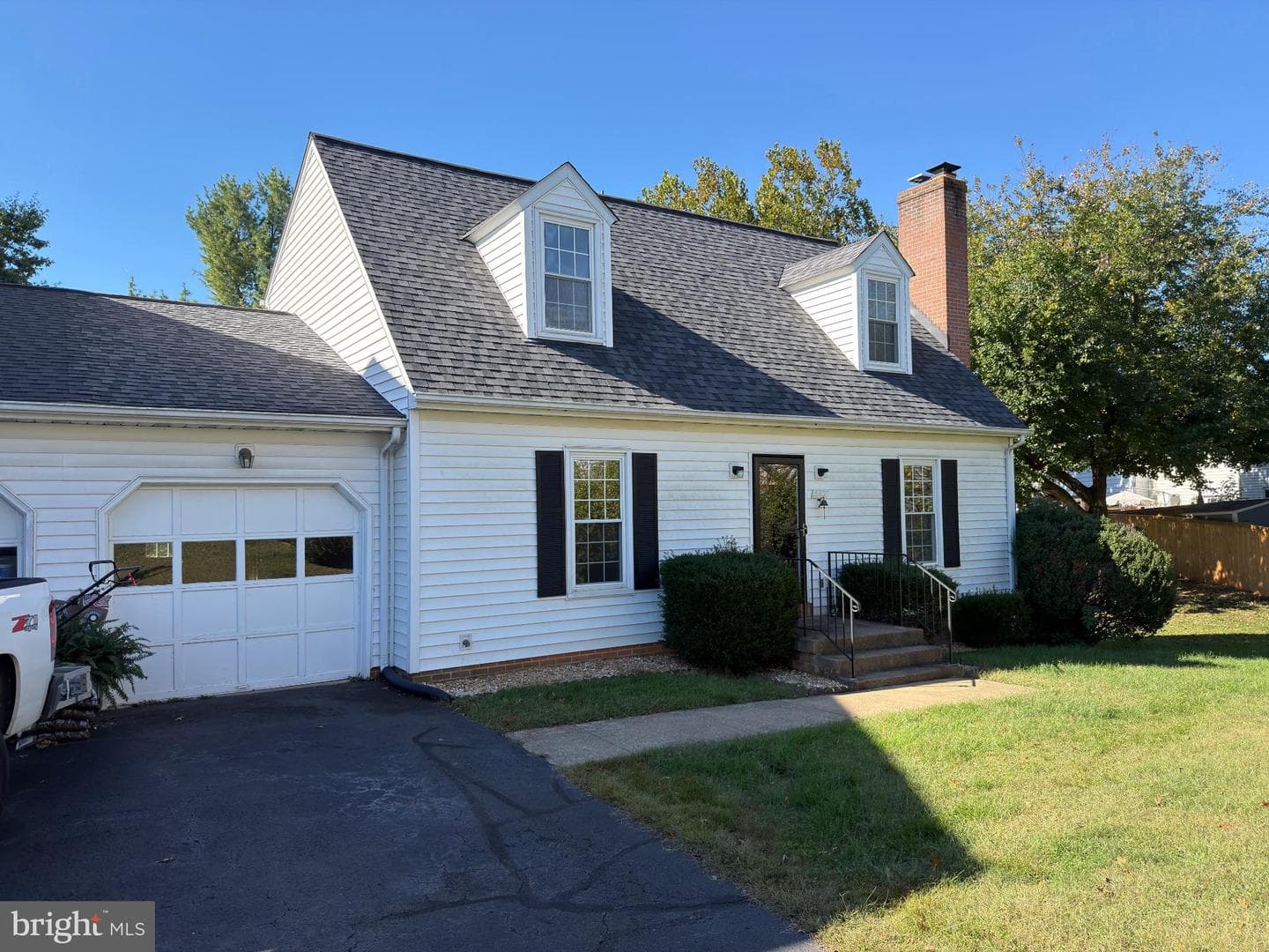 562 Tiffany Court photo 3