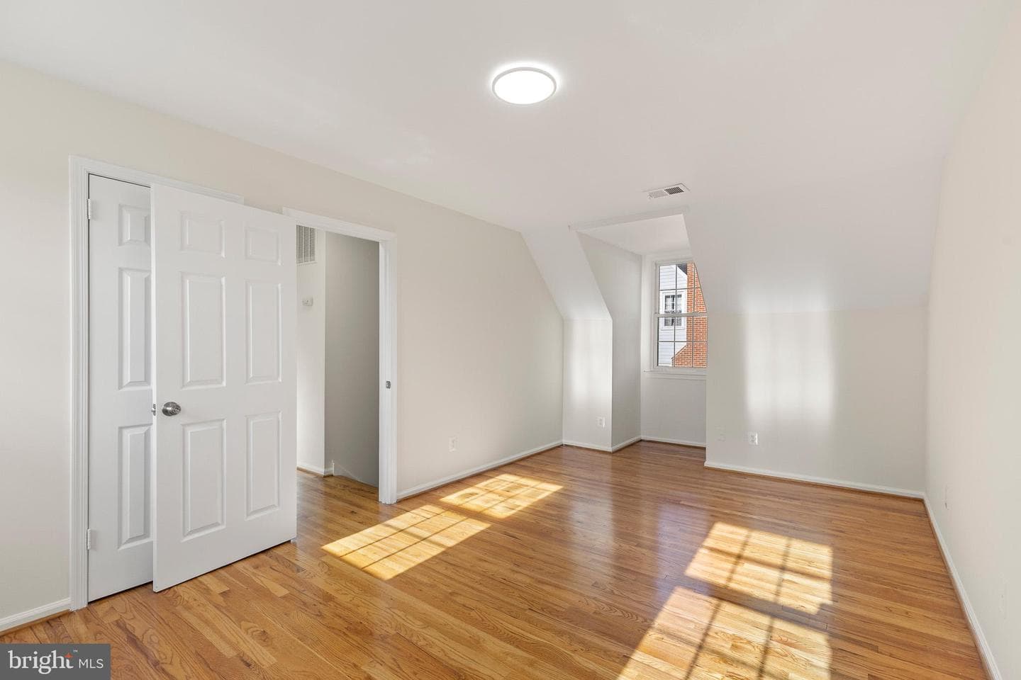 562 Tiffany Court photo 30