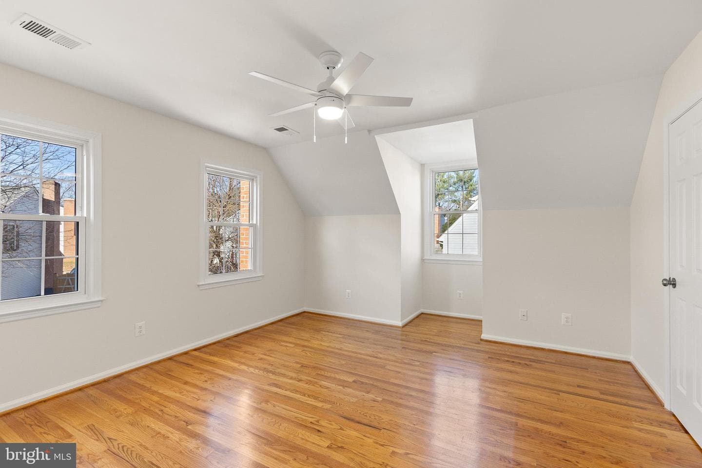 562 Tiffany Court photo 31