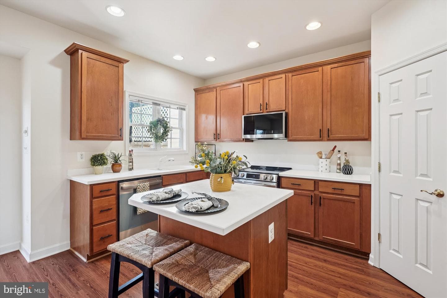 796 Col Edmonds Court photo 4