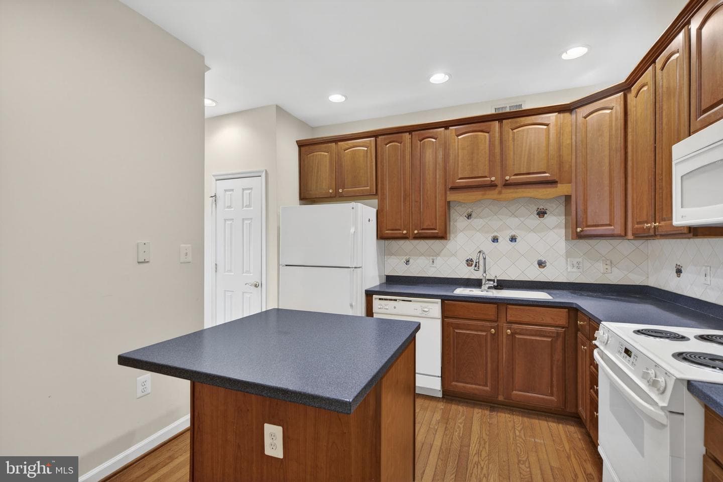 224 North View Circle photo 32