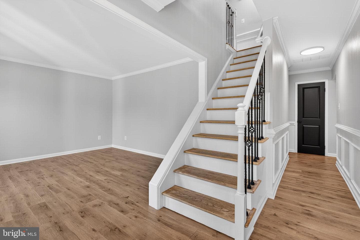 6389 Lancaster Drive photo 9
