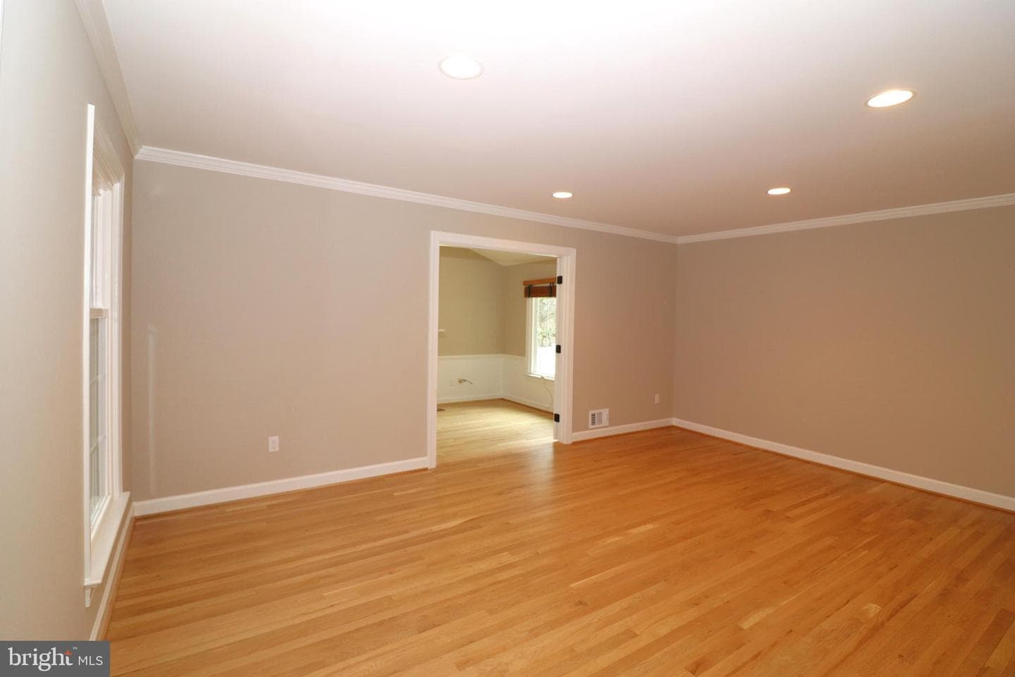 6885 Walnut Heights Drive photo 6