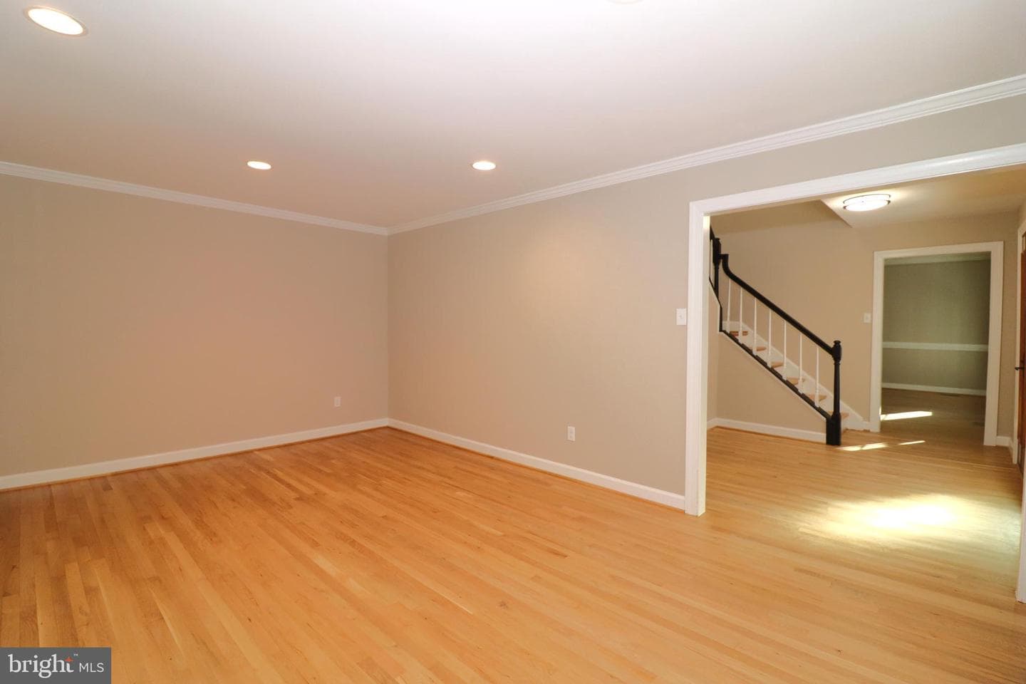 6885 Walnut Heights Drive photo 9